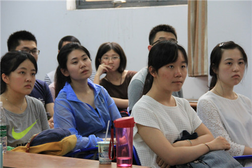 免费足球直播
“两学一做”系列活动——书记讲党课，同志受益多！